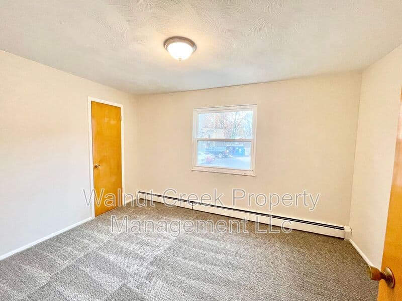 Lorain Condo: 920 Kingsway Drive
