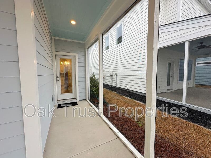 Summerville House: 651 Blueway Avenue