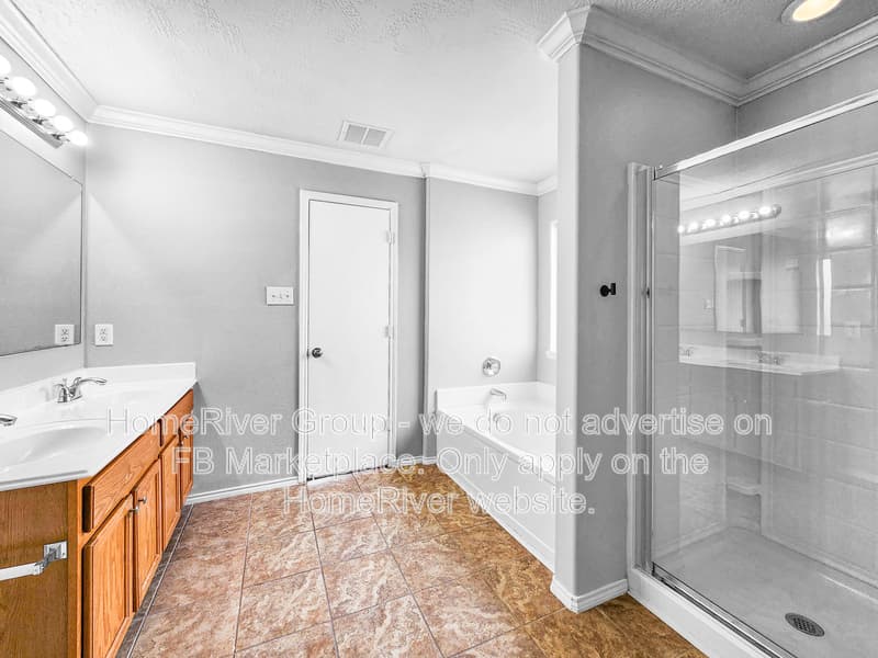 Houston House: 426 Canton Bluff Ln