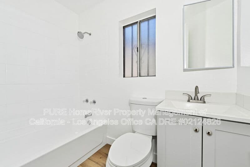 Los Angeles House: 1135 E 67Th St.