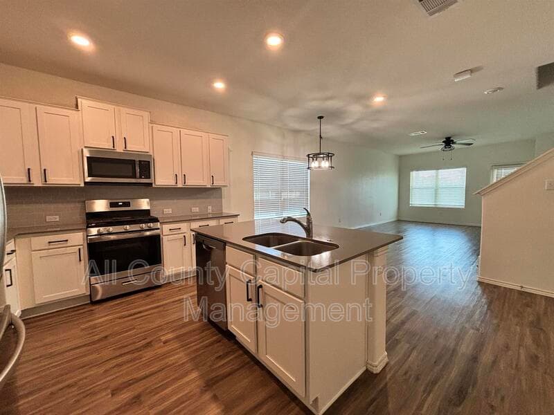 Pflugerville House: 21300 Bird Wing Dr