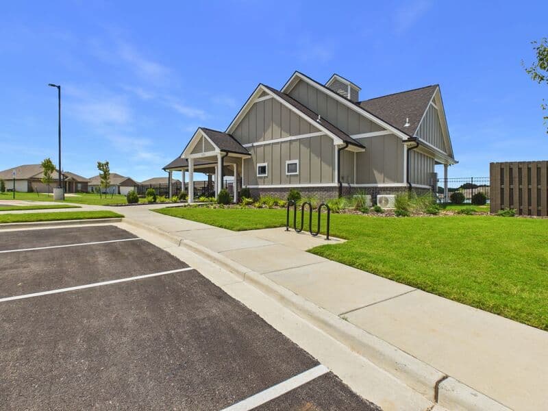 Huntsville House: 121 Wolfe Lane