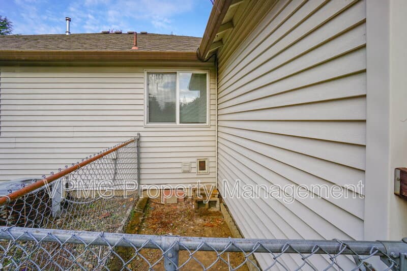 Vancouver House: 15807 NE 40th St