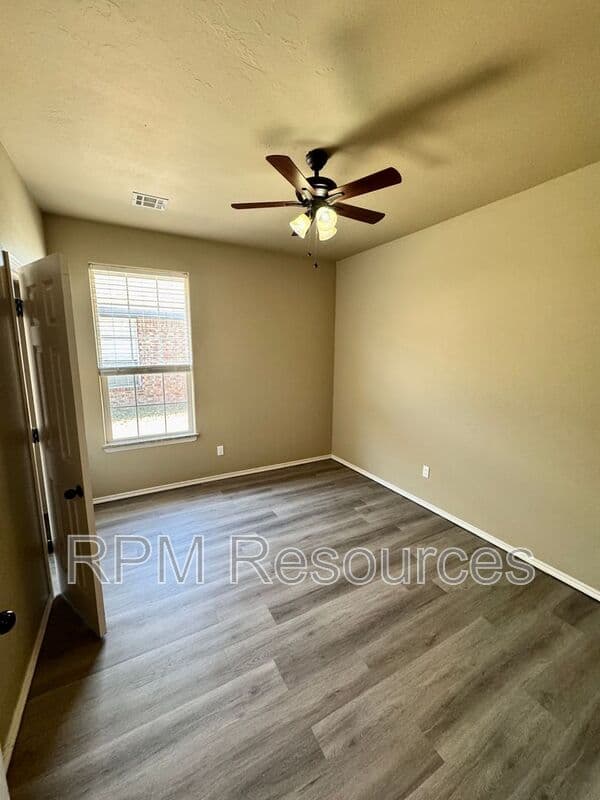Mustang Condo: 157 Bison Court Way