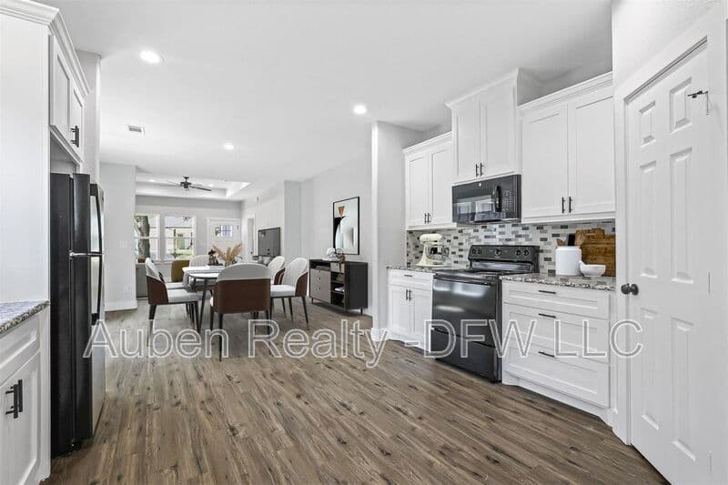 Denison House: 516 E Heron Street