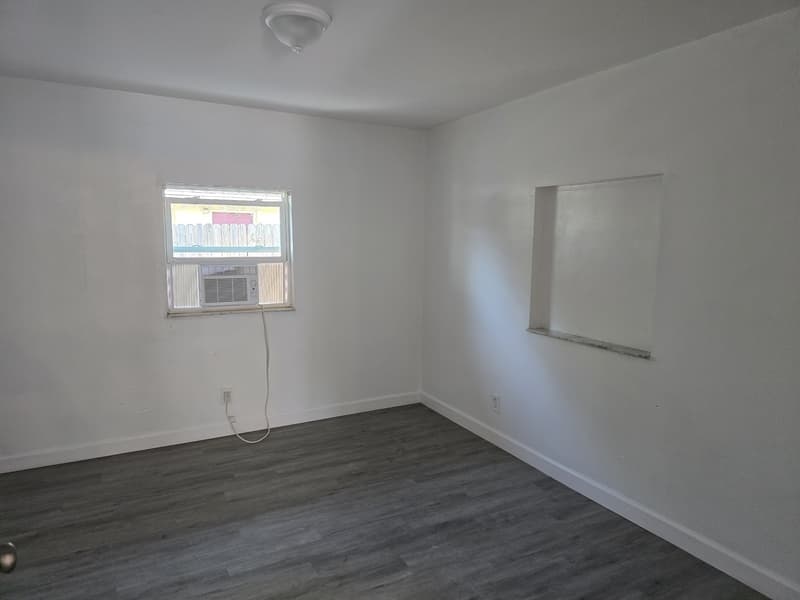 Largo Condo: 1624 Coral Way, Unit B
