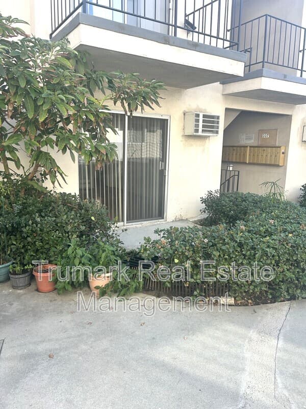 Burbank Condo: 337 E Tujunga Ave