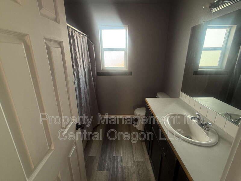 Prineville House: 1411 NW Teal Loop
