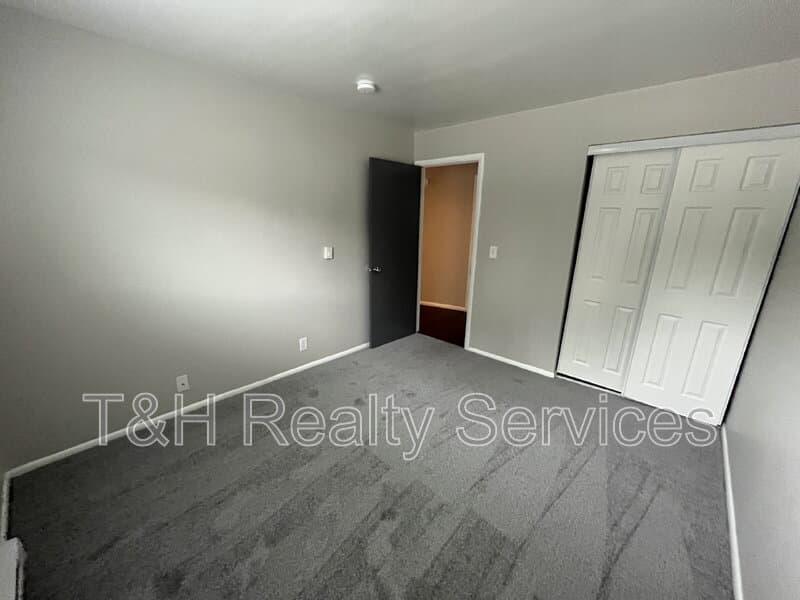 Noblesville Condo: 1152 Evans Avenue