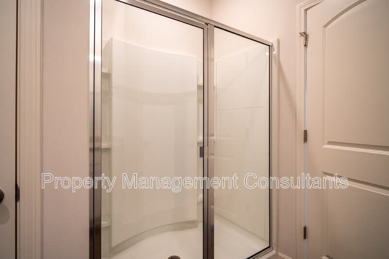 Madison House: 217 Bay Pine Dr