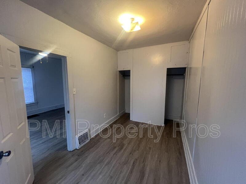 Milwaukee Condo: 2439A N Dr William Finlayson