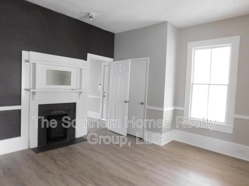 Athens House: 309 Glendale Avenue