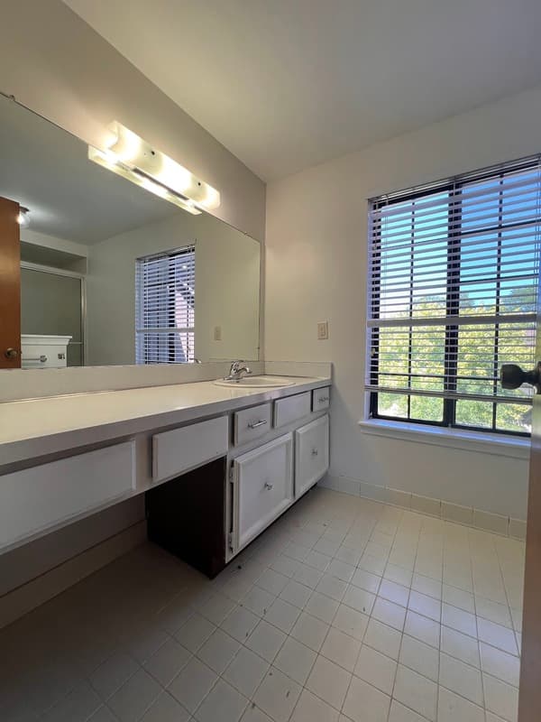 Southfield House: 26716 Summerdale - 1