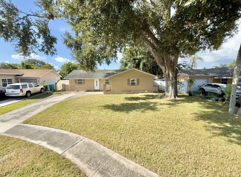 St. Petersburg House: 6943 Buhrley Terrace North