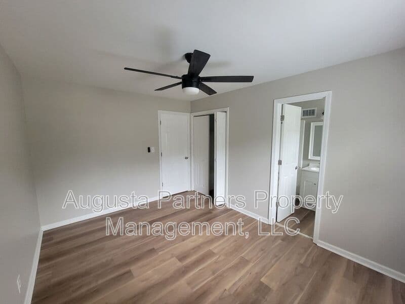 Augusta House: 323 Pineview Drive