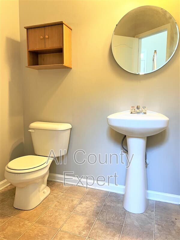 Snellville House: 2370 Temple View Ct