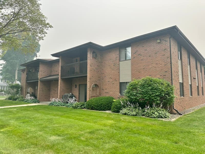Seymour Condo: 230 Robbins Street - 6
