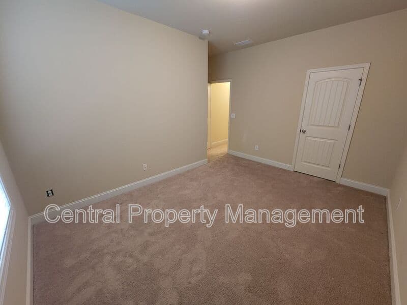 Simpsonville House: 265 Meadow Blossom Way