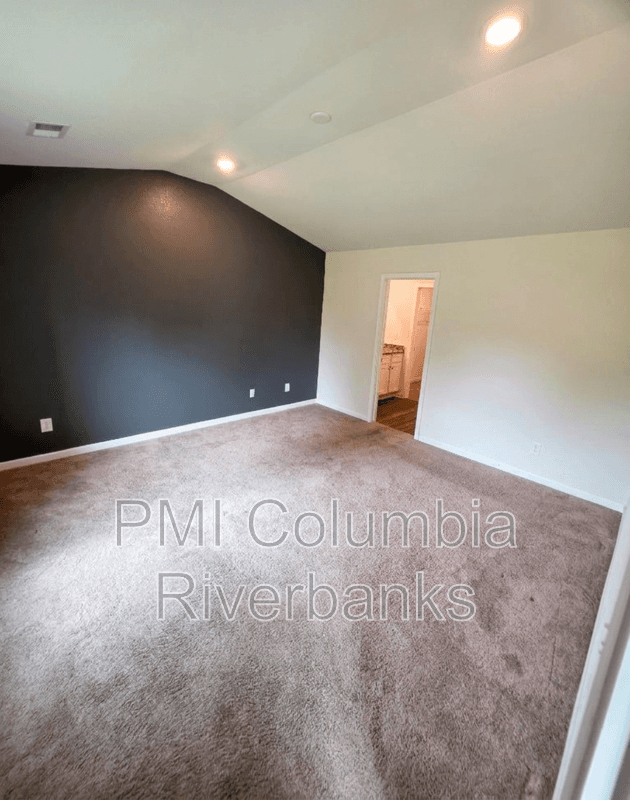 Elgin House: 218 Sundew Rd