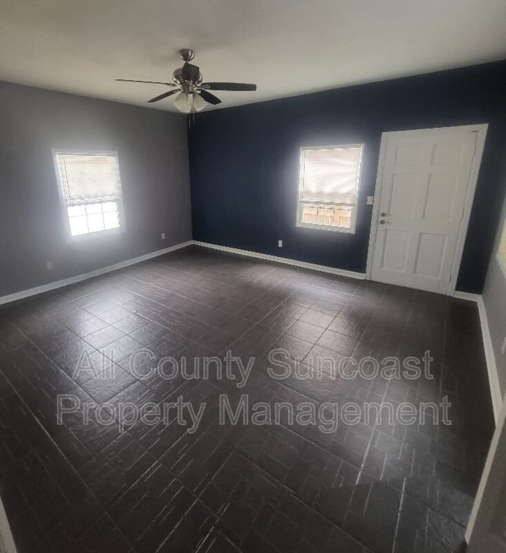 St.Petersburg House: 204 80th Ave N