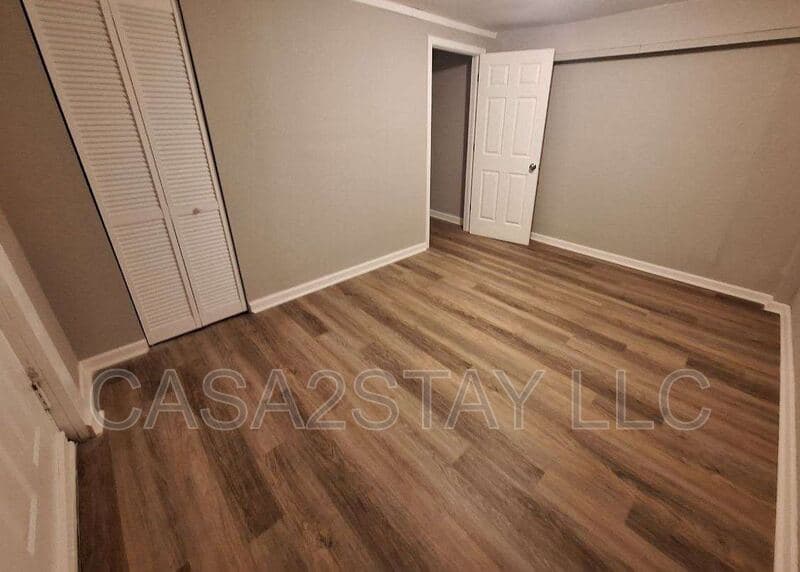 Radcliff Condo: 1404 S Wilson Rd