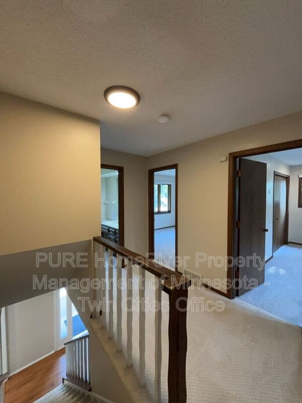 Edina House: 7420 Hyde Park Cir