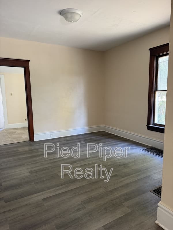Freeport Condo: 756 W Pleasant St