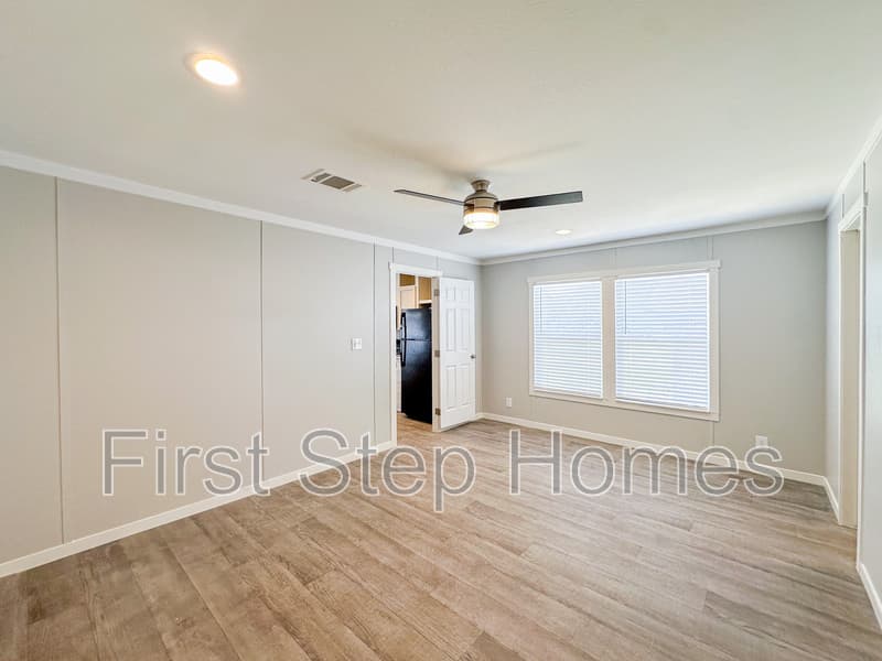 Tyler House: 1007 Conchas St