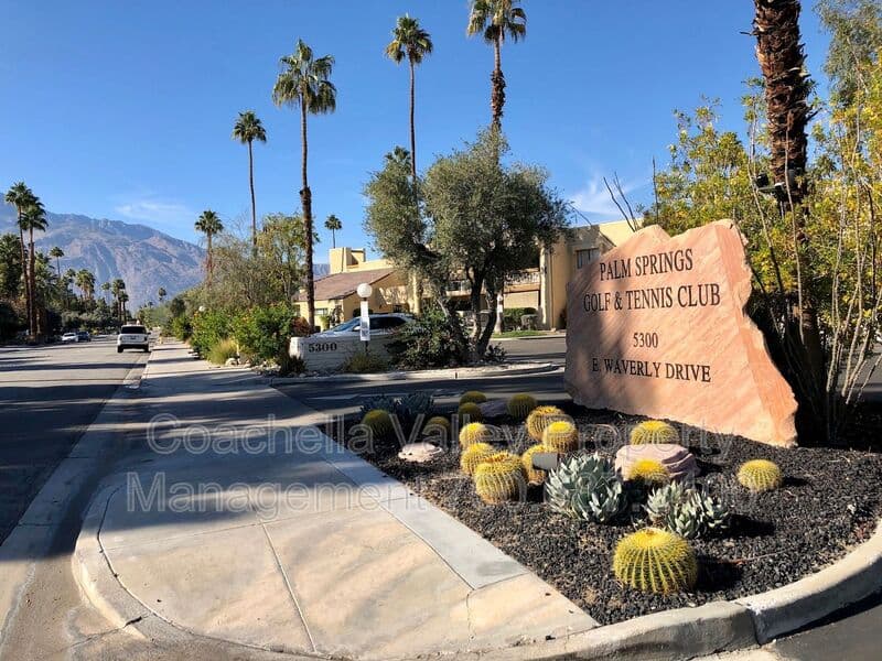 Palm Springs Condo: 5300 E Waverly Dr
