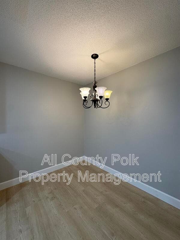 Bartow House: 2255 E Helen Cir