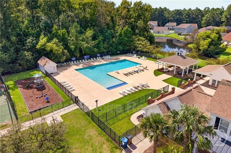 Guyton House: 100 Cotton Bluff Court