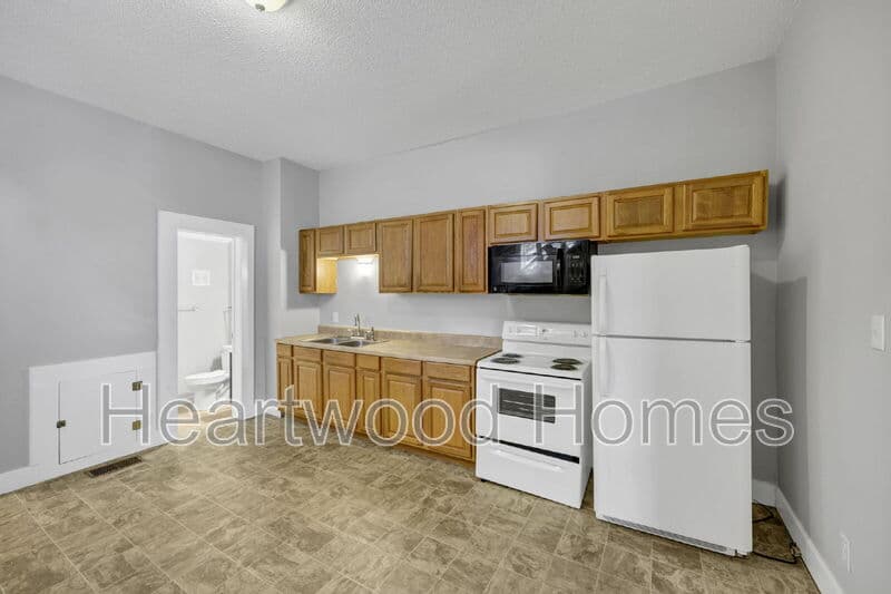 Columbia Condo: 117 Church Street