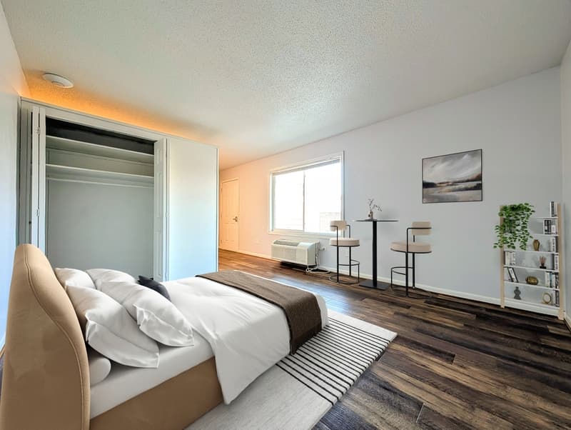 Pella Condo: 1010 Washington Street - 205