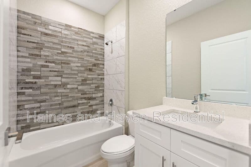 Poinciana House: 302 Elderberry Ct