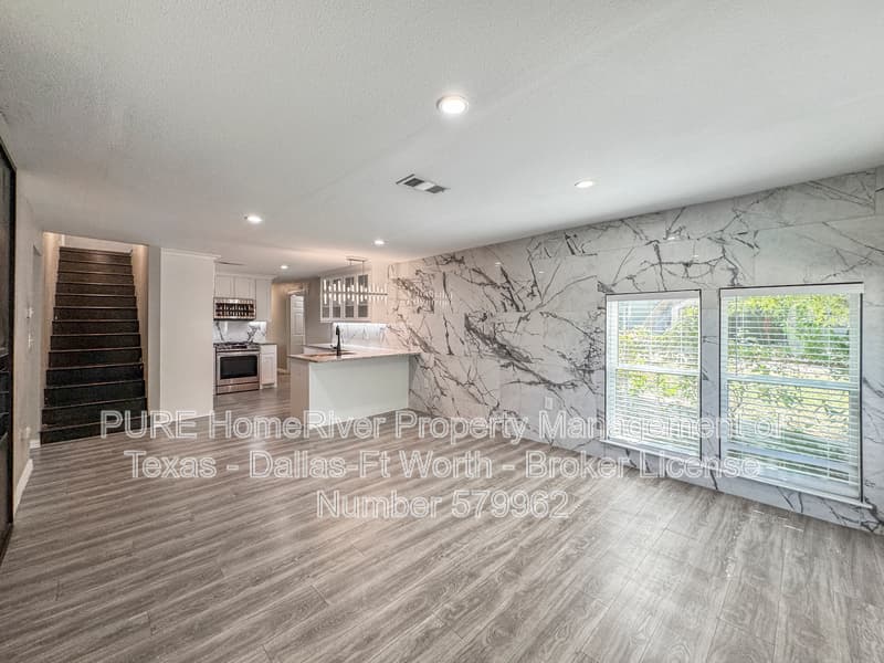 Dallas House: 1124 E 11th St