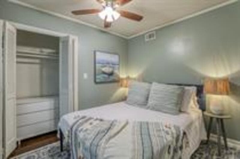 Kansas City Condo: 3400 Gillham Rd - 1N