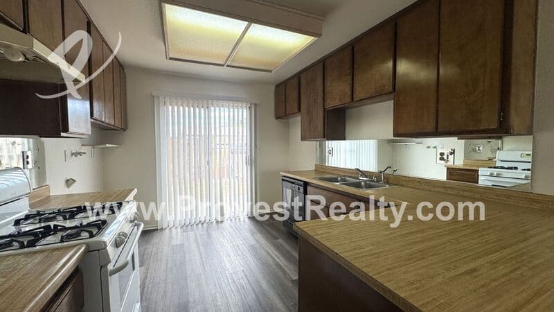 Apple Valley House: 13191 Kiowa Rd