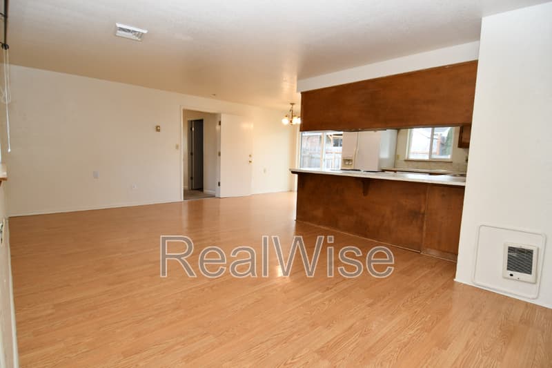Roseburg House: 187 Georginna Dr