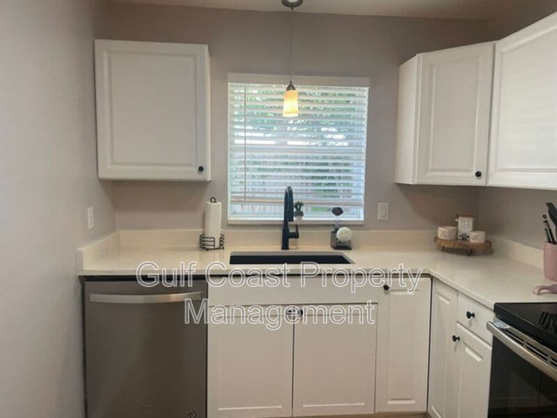 Sarasota House: 2229 Montclair Dr