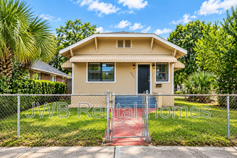 Jacksonville House: 3401 Pearl St N