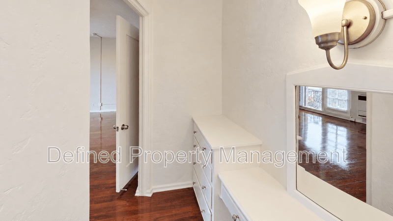 Los Angeles (Koreatown) Condo: 715 S. St.Andrews Place