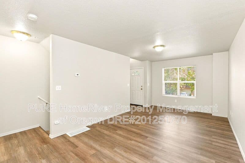 Troutdale House: 778 E Historic Columbia River Hwy