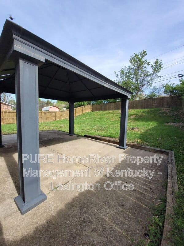 Richmond House: 106 Hammons Dr