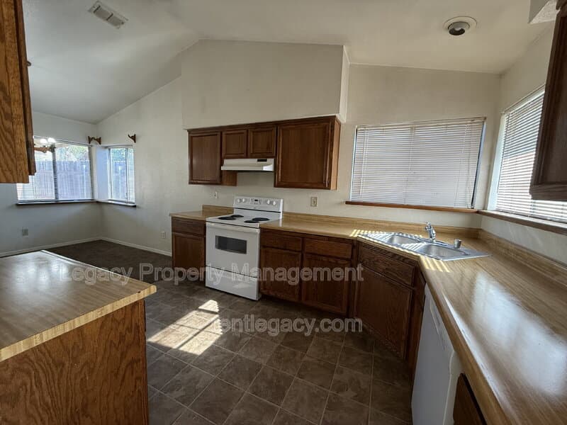 Sacramento House: 10 Gertz Ct