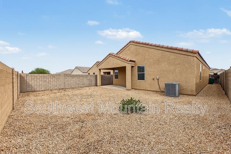 Florence House: 11553 E Sunflower Ln