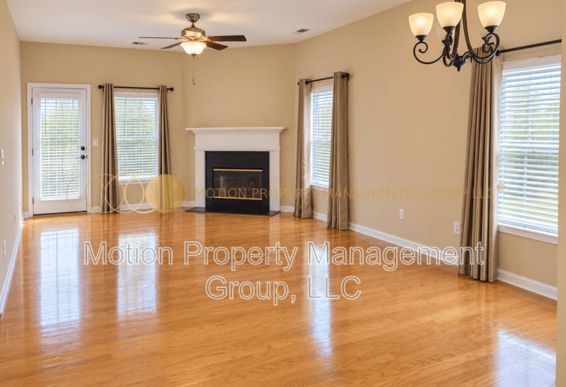 Kennesaw House: 1635 Donovans Rdg NW