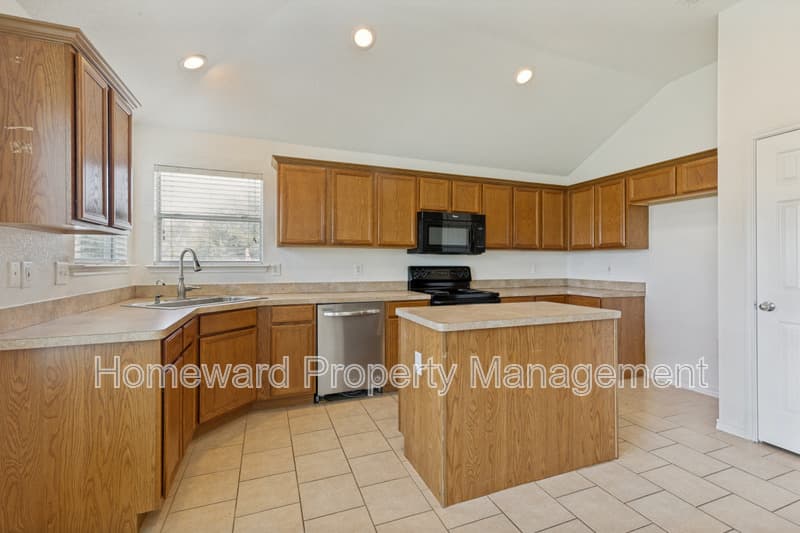 Haslet House: 900 San Felipe Trail