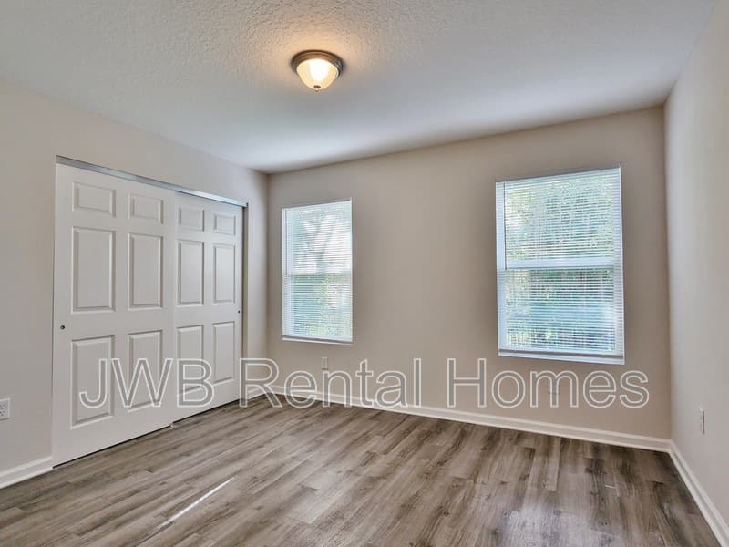 Jacksonville House: 2327 Janette St