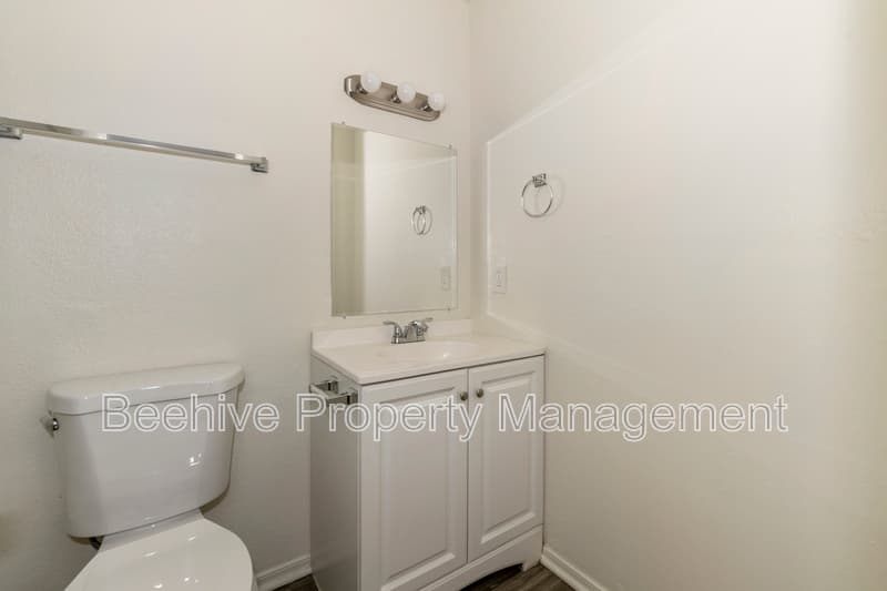 Phoenix House: 1502 E Adams St