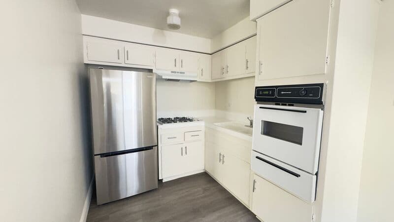 Glendora House: 325 N Glendora Ave